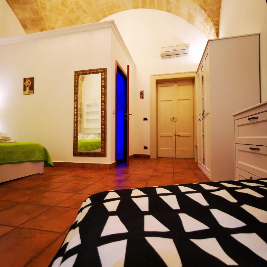 Room N.22 Suite & Apartment Taranto Ngoại thất bức ảnh